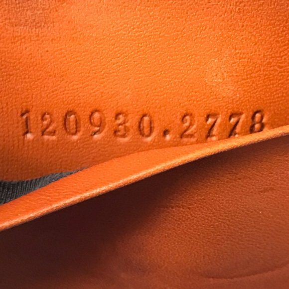 GUCCI Signature 6-Key Holder Card Case ๐งก๐ฅ - Picture 6 of 17